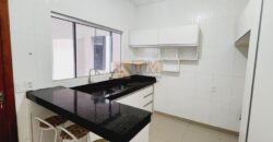 EXCELENTE CASA COM 2 QUARTOS, SUITE, ARMÁRIOS PLANEJADOS, NA LAJE, MAIS UMA KIT NOS FUNDOS, NO CONDOMINIO MANSÕES BRAUNA, PERTO DA ÁREA DE LAZER, NO JARDIM BOTANICO DE BRASILIA/DF