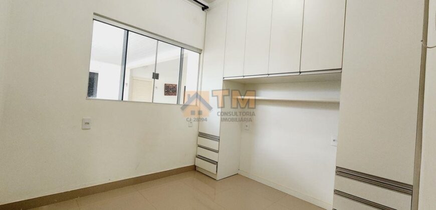 EXCELENTE CASA COM 2 QUARTOS, SUITE, ARMÁRIOS PLANEJADOS, NA LAJE, MAIS UMA KIT NOS FUNDOS, NO CONDOMINIO MANSÕES BRAUNA, PERTO DA ÁREA DE LAZER, NO JARDIM BOTANICO DE BRASILIA/DF