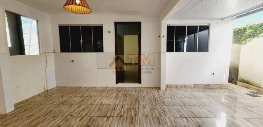 EXCELENTE CASA COM 2 QUARTOS, SUITE, ARMÁRIOS PLANEJADOS, NA LAJE, MAIS UMA KIT NOS FUNDOS, NO CONDOMINIO MANSÕES BRAUNA, PERTO DA ÁREA DE LAZER, NO JARDIM BOTANICO DE BRASILIA/DF