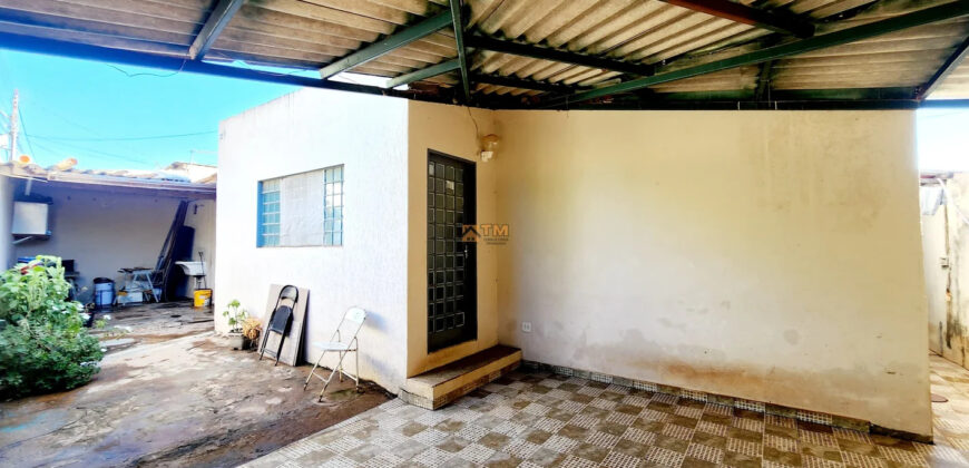 EXCELENTE CASA COM 3 QUARTOS, SUITE, NA LAJE, ESQUINA NA RUA DO MERCADO UNIÃO, EM SÃO SEBASTIÃO/DF.