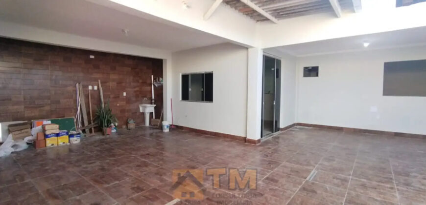 CASA DE ESQUINA NA QUADRA 301 DO BAIRRO RESIDENCIAL OESTE EM SÃO SEBASTIÃO DF.