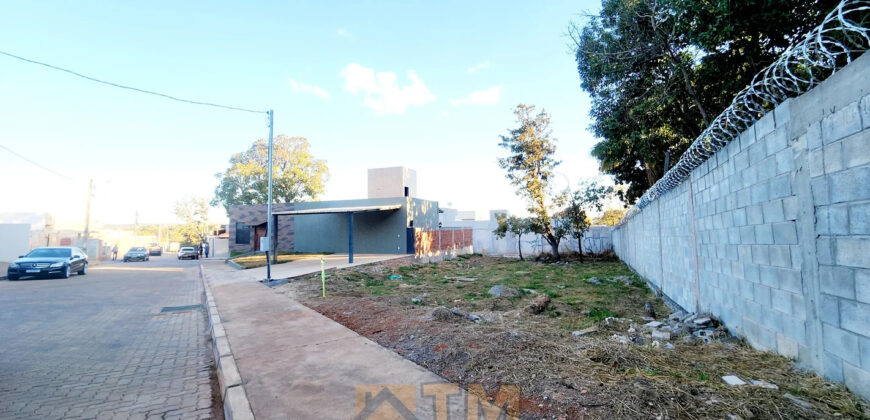 EXCELENTE LOTE COM 300 METROS, DE CANTO, PERTO DA PORTARIA