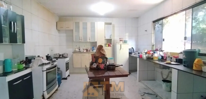 CASA BEM LOCALIZADA NA QUADRA 201 DO BAIRRO RESIDENCIAL OESTE, ATRAS DO BOMBEIRO E PATALHÃO DA POLICIA, EM SÃO SEBASTIÃO DF.