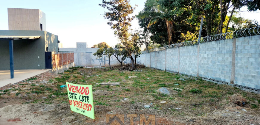 EXCELENTE LOTE COM 300 METROS, DE CANTO, PERTO DA PORTARIA