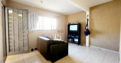 EXCELENTE CASA COM 3 QUARTOS, SUITE, NA LAJE, ESQUINA NA RUA DO MERCADO UNIÃO, EM SÃO SEBASTIÃO/DF.