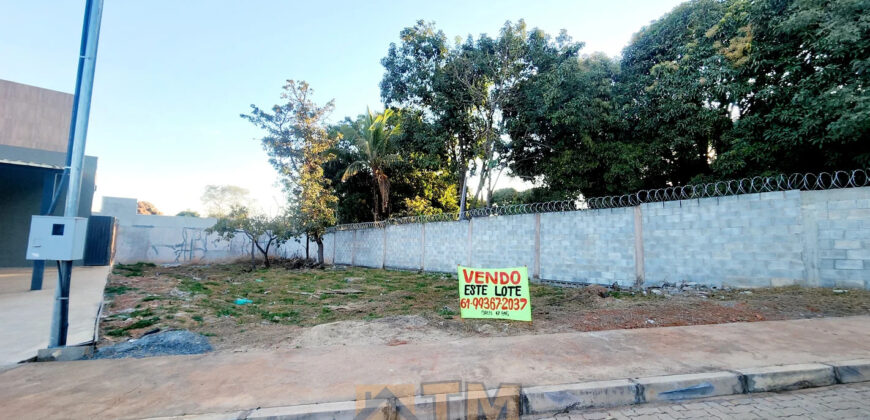 EXCELENTE LOTE COM 300 METROS, DE CANTO, PERTO DA PORTARIA