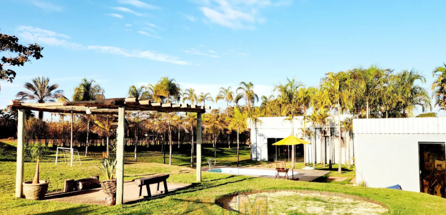 Maravilhosa Chácara com piscina, churrasqueira, uma Linda Vista, projeto de Jardinagem, no Bairro Capão Cumprido em São Sebastião/DF.