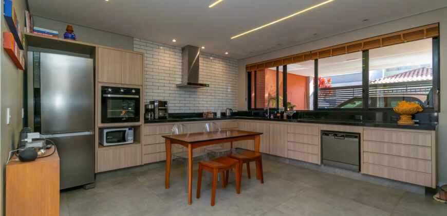 MARAVILHOSO SOBRADO COM 3 QUARTOS, NO CONDOMINIO QUINTAS DOS IPES, COM PISCINA, FINO ACABAMENTO, NO JARDIM BOTANICO DE BRASILIA!