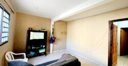 EXCELENTE CASA COM 3 QUARTOS, SUITE, NA LAJE, ESQUINA NA RUA DO MERCADO UNIÃO, EM SÃO SEBASTIÃO/DF.