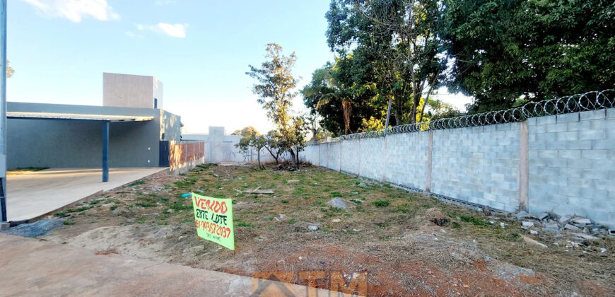 EXCELENTE LOTE COM 300 METROS, DE CANTO, PERTO DA PORTARIA