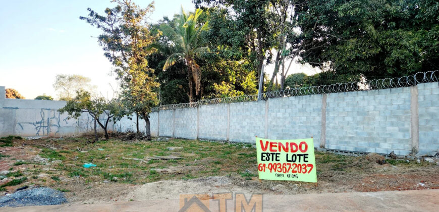 EXCELENTE LOTE COM 300 METROS, DE CANTO, PERTO DA PORTARIA