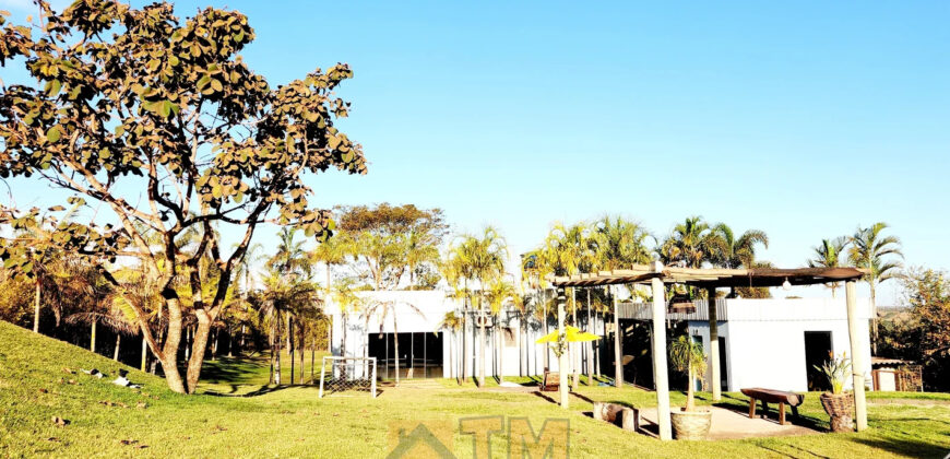 Maravilhosa Chácara com piscina, churrasqueira, uma Linda Vista, projeto de Jardinagem, no Bairro Capão Cumprido em São Sebastião/DF.