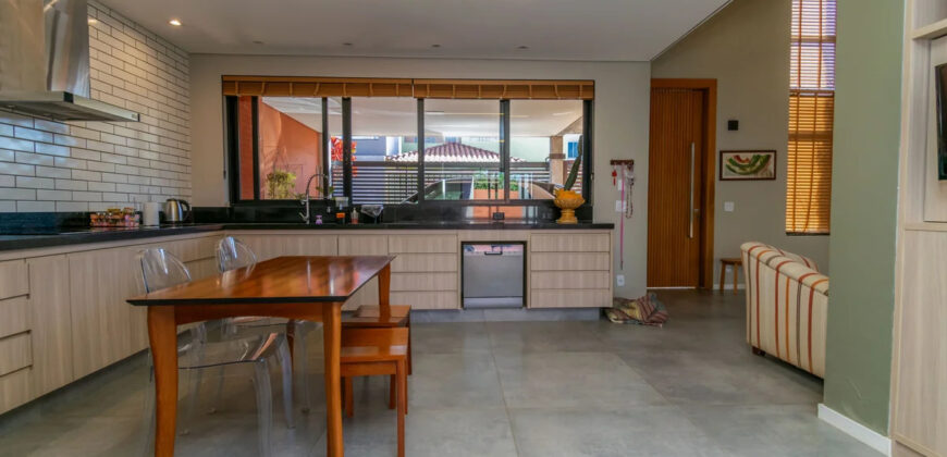 MARAVILHOSO SOBRADO COM 3 QUARTOS, NO CONDOMINIO QUINTAS DOS IPES, COM PISCINA, FINO ACABAMENTO, NO JARDIM BOTANICO DE BRASILIA!