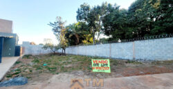 EXCELENTE LOTE COM 300 METROS, DE CANTO, PERTO DA PORTARIA