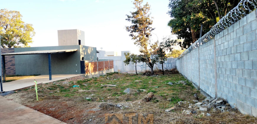 EXCELENTE LOTE COM 300 METROS, DE CANTO, PERTO DA PORTARIA