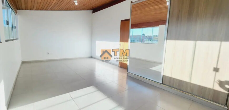 INVESTIR OU MORAR, APARTAMENTO COM 4 SUITES, MAIS UMA CASA DE 2 QUARTOS, BEM LOCALIZADO, COM FINO ACABAMENTO, CONFORTO DE UM LAR! ARMÁRIOS PLANEJADOS, BEM NO INICIO DA CIDADE, NO BAIRRO RESIDENCIAL OESTE, EM SÃO SEBASTIÃO/DF.