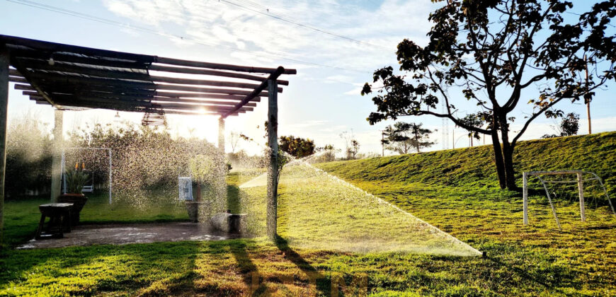 Maravilhosa Chácara com piscina, churrasqueira, uma Linda Vista, projeto de Jardinagem, no Bairro Capão Cumprido em São Sebastião/DF.