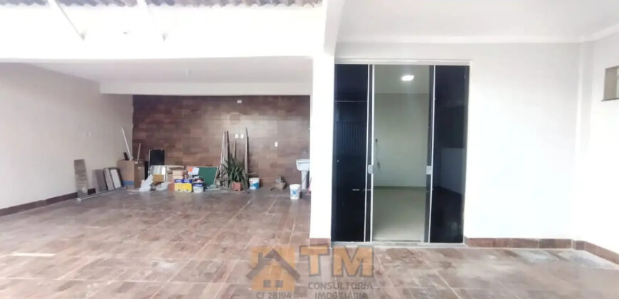 CASA DE ESQUINA NA QUADRA 301 DO BAIRRO RESIDENCIAL OESTE EM SÃO SEBASTIÃO DF.