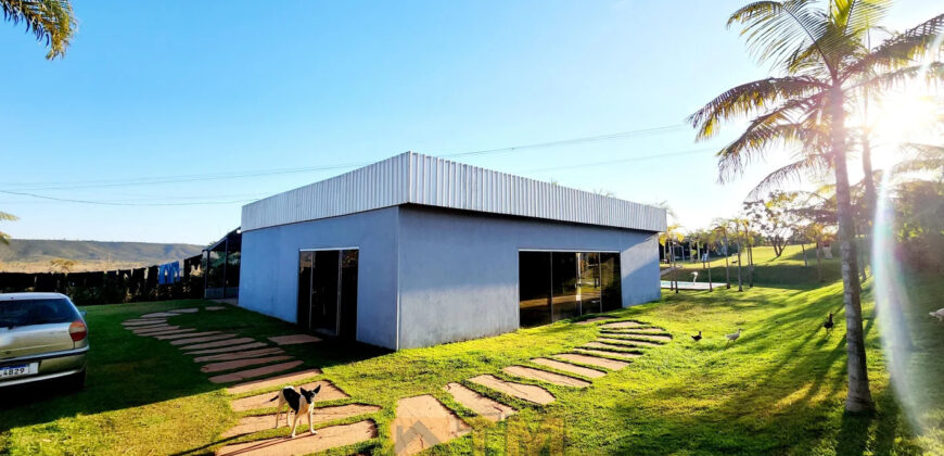 Maravilhosa Chácara com piscina, churrasqueira, uma Linda Vista, projeto de Jardinagem, no Bairro Capão Cumprido em São Sebastião/DF.