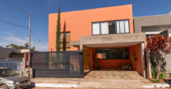 MARAVILHOSO SOBRADO COM 3 QUARTOS, NO CONDOMINIO QUINTAS DOS IPES, COM PISCINA, FINO ACABAMENTO, NO JARDIM BOTANICO DE BRASILIA!