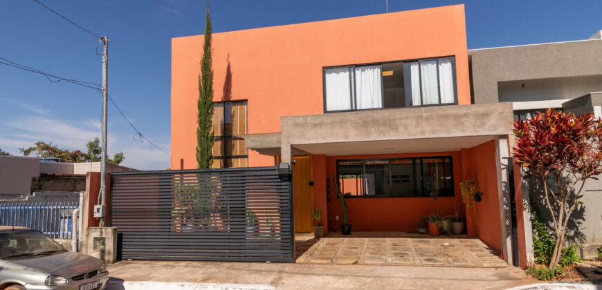 MARAVILHOSO SOBRADO COM 3 QUARTOS, NO CONDOMINIO QUINTAS DOS IPES, COM PISCINA, FINO ACABAMENTO, NO JARDIM BOTANICO DE BRASILIA!