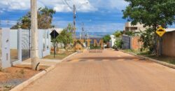 Excelente Lote, todo Murado, Rua Bloquetada, na Quadra 02, do condomínio, Perto da Portaria, localização privilegiada, a 05 minutos da ponte JK, excelente condomínio fechado Estância Quintas da Alvorada, com toda a infraestrutura que você merece.