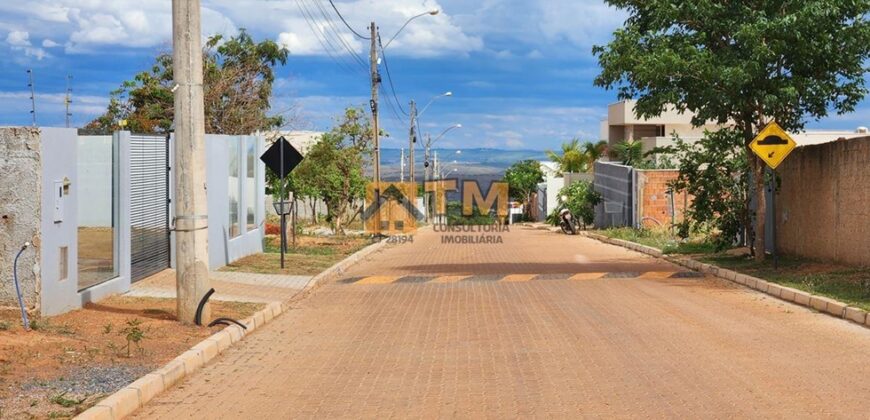 Excelente Lote, todo Murado, Rua Bloquetada, na Quadra 02, do condomínio, Perto da Portaria, localização privilegiada, a 05 minutos da ponte JK, excelente condomínio fechado Estância Quintas da Alvorada, com toda a infraestrutura que você merece.
