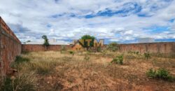 Excelente Lote, todo Murado, Rua Bloquetada, na Quadra 02, do condomínio, Perto da Portaria, localização privilegiada, a 05 minutos da ponte JK, excelente condomínio fechado Estância Quintas da Alvorada, com toda a infraestrutura que você merece.