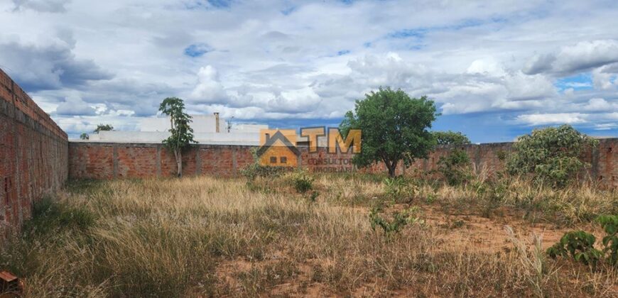 Excelente Lote, todo Murado, Rua Bloquetada, na Quadra 02, do condomínio, Perto da Portaria, localização privilegiada, a 05 minutos da ponte JK, excelente condomínio fechado Estância Quintas da Alvorada, com toda a infraestrutura que você merece.