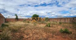 Excelente Lote, todo Murado, Rua Bloquetada, na Quadra 02, do condomínio, Perto da Portaria, localização privilegiada, a 05 minutos da ponte JK, excelente condomínio fechado Estância Quintas da Alvorada, com toda a infraestrutura que você merece.