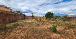 Excelente Lote, todo Murado, Rua Bloquetada, na Quadra 02, do condomínio, Perto da Portaria, localização privilegiada, a 05 minutos da ponte JK, excelente condomínio fechado Estância Quintas da Alvorada, com toda a infraestrutura que você merece.