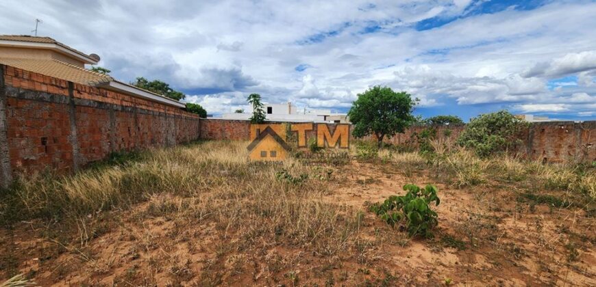 Excelente Lote, todo Murado, Rua Bloquetada, na Quadra 02, do condomínio, Perto da Portaria, localização privilegiada, a 05 minutos da ponte JK, excelente condomínio fechado Estância Quintas da Alvorada, com toda a infraestrutura que você merece.