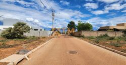 Excelente Lote, todo Murado, Rua Bloquetada, na Quadra 02, do condomínio, Perto da Portaria, localização privilegiada, a 05 minutos da ponte JK, excelente condomínio fechado Estância Quintas da Alvorada, com toda a infraestrutura que você merece.