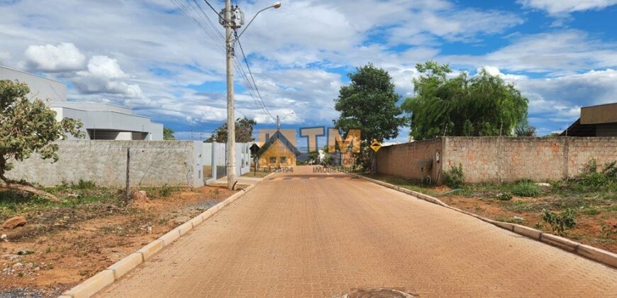 Excelente Lote, todo Murado, Rua Bloquetada, na Quadra 02, do condomínio, Perto da Portaria, localização privilegiada, a 05 minutos da ponte JK, excelente condomínio fechado Estância Quintas da Alvorada, com toda a infraestrutura que você merece.