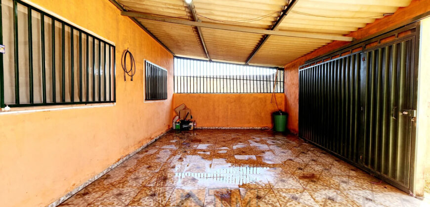 CASA COM 2 QUARTOS, COM FÁCIL ACESSO, NO CAPÃO CUMPRIDO EM, EM SÃO SEBASTIÃO/DF.