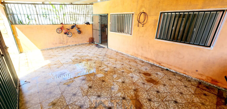 CASA COM 2 QUARTOS, COM FÁCIL ACESSO, NO CAPÃO CUMPRIDO EM, EM SÃO SEBASTIÃO/DF.