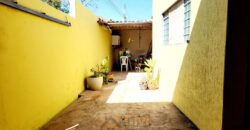 EXCELENTE CASA COM 3 QUARTOS, SUITE, NA LAJE, ESQUINA NA RUA DO MERCADO UNIÃO, EM SÃO SEBASTIÃO/DF.