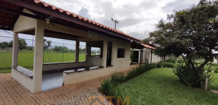 Excelente Lote, todo Murado, Rua Bloquetada, na Quadra 02, do condomínio, Perto da Portaria, localização privilegiada, a 05 minutos da ponte JK, excelente condomínio fechado Estância Quintas da Alvorada, com toda a infraestrutura que você merece.