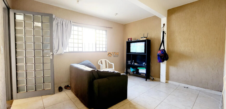 EXCELENTE CASA COM 3 QUARTOS, SUITE, NA LAJE, ESQUINA NA RUA DO MERCADO UNIÃO, EM SÃO SEBASTIÃO/DF.