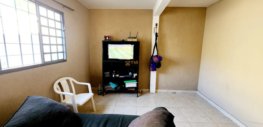 EXCELENTE CASA COM 3 QUARTOS, SUITE, NA LAJE, ESQUINA NA RUA DO MERCADO UNIÃO, EM SÃO SEBASTIÃO/DF.