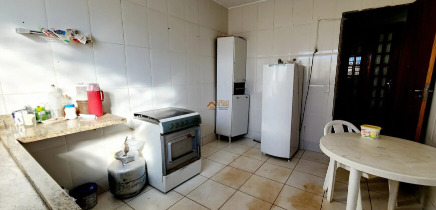 EXCELENTE CASA COM 3 QUARTOS, SUITE, NA LAJE, ESQUINA NA RUA DO MERCADO UNIÃO, EM SÃO SEBASTIÃO/DF.