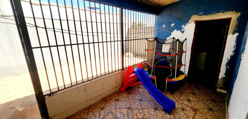 CASA COM 2 QUARTOS, COM FÁCIL ACESSO, NO CAPÃO CUMPRIDO EM, EM SÃO SEBASTIÃO/DF.