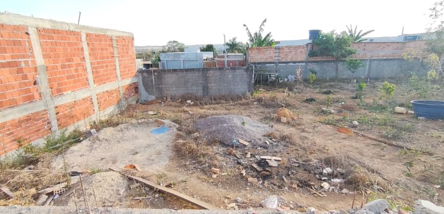 CASA NO CONDOMINIO PINHEIROS, NO JARDIM BOTANICO