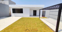 Descubra uma residência confortável e prática no Condomínio Estância dos Ipes, localizado no coração do Jardim Botânico, em Brasília. Com 3 dormitórios, sendo 2 suítes, e 3 vagas de garagem, esse imóvel alia estilo, funcionalidade e uma excelente localização para sua família viver bem.