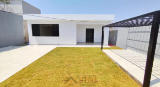 Descubra uma residência confortável e prática no Condomínio Estância dos Ipes, localizado no coração do Jardim Botânico, em Brasília. Com 3 dormitórios, sendo 2 suítes, e 3 vagas de garagem, esse imóvel alia estilo, funcionalidade e uma excelente localização para sua família viver bem.