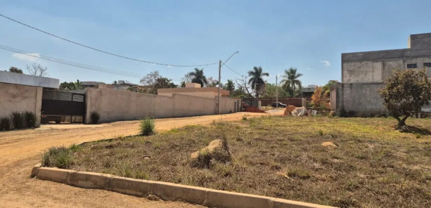 EXCELENTE LOTE COM 300 METROS, NO CONDOMINIO RESIDENCIAL PINHEIROS, NO JARDIM BOTANICO.