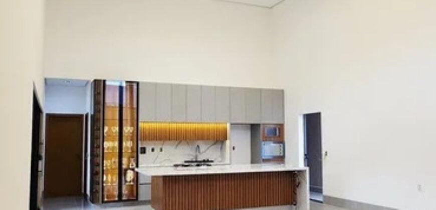 Casa Nova, Moderna no Condomínio Jardim Botanic! Encante-se com esta belíssima residência com fachada contemporânea e acabamentos de alto padrão, localizada em um dos condomínios mais desejados da região!