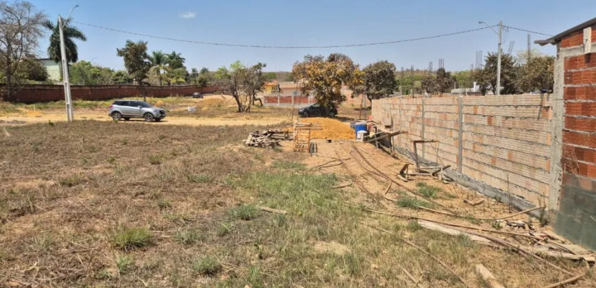 EXCELENTE LOTE COM 300 METROS, NO CONDOMINIO RESIDENCIAL PINHEIROS, NO JARDIM BOTANICO.