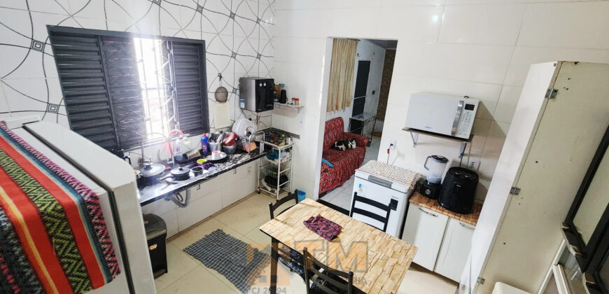 CASA COM 2 SUITES, DE ESQUINA, NO BAIRRO SÃO FRANCISCO, EM SÃO SEBASTIÃO/DF. PERTO DE PARADA E COMERCIO.
