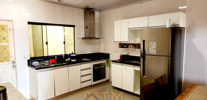 Excelente Casa com 2 Quartos, Toda Forrada,no B. Morro da Cruz, São Sebastião/DF.